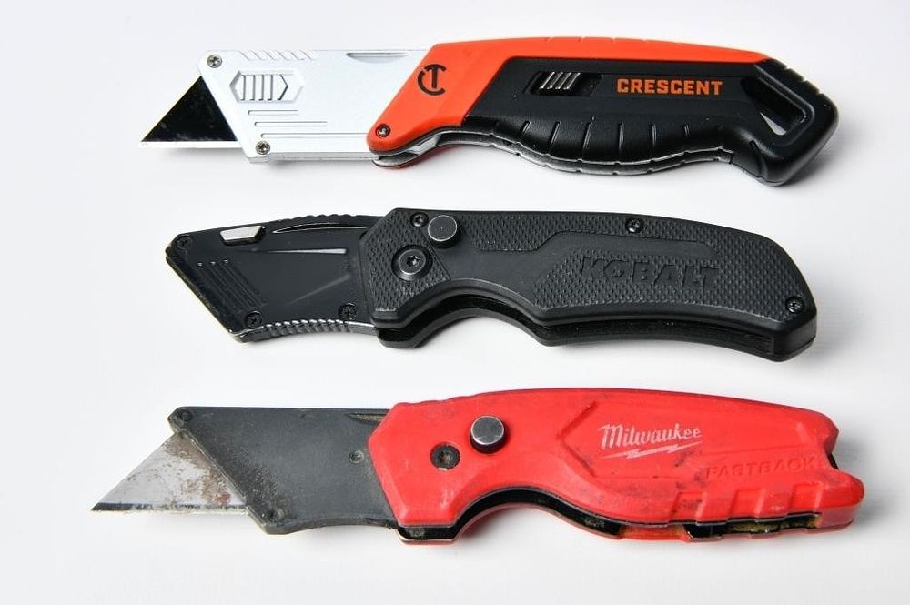 Lot 218: 3 Utility Folding Work Pocket Knives