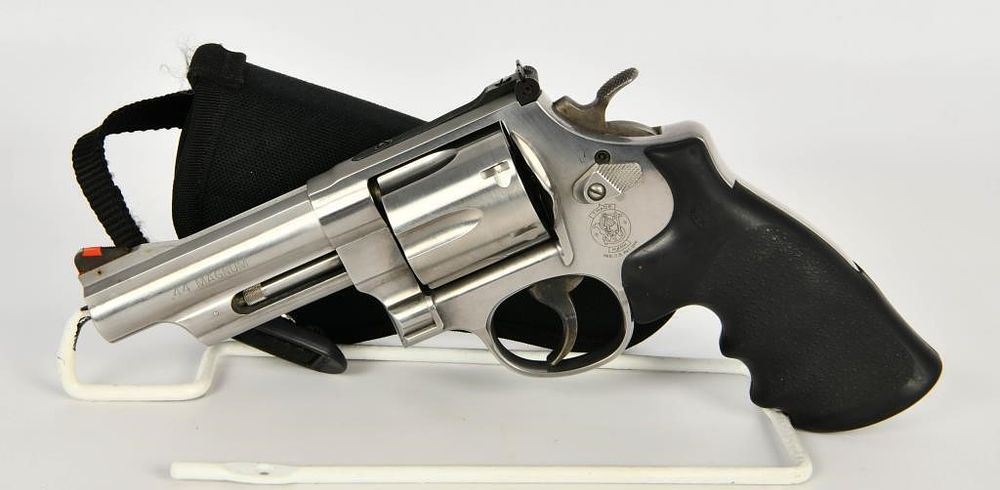 Lot 231: Smith & Wesson Stainless Model 629-6 .44 Magnum