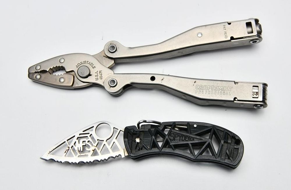 Lot 260: Spyderco Folding Knife & Craftsman Multi-Tool