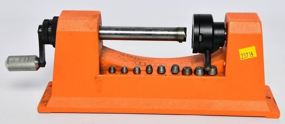 Lot 317: Lyman Universal Case Trimmer