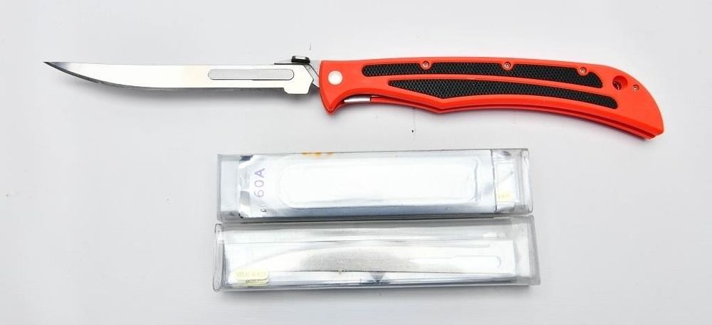 Lot 320: Havalon Baracuta-Blaze Hunting Folding Knife