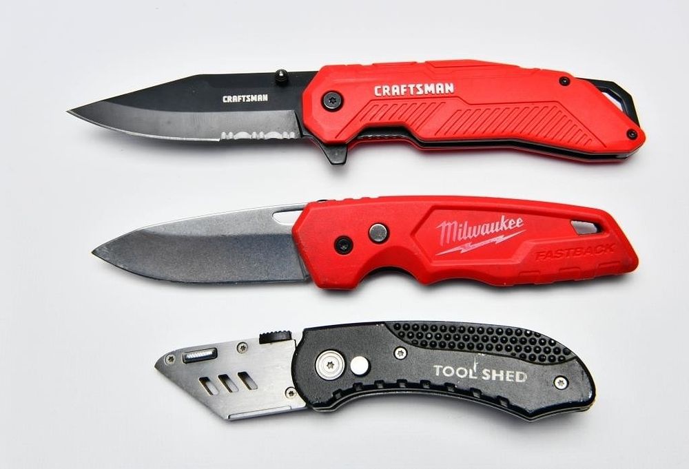 Lot 668: 3 Folding Utility Work Knives
