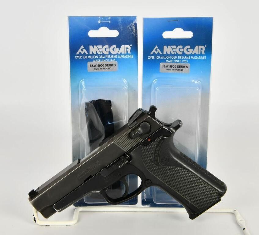 Lot 1050: Smith & Wesson Model 910 Semi Auto Pistol 9MM