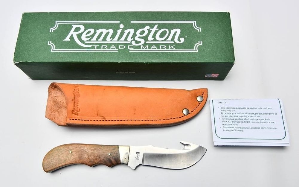 Lot 1139: Remington Big Game Guthook Hunter w Leather Sheath