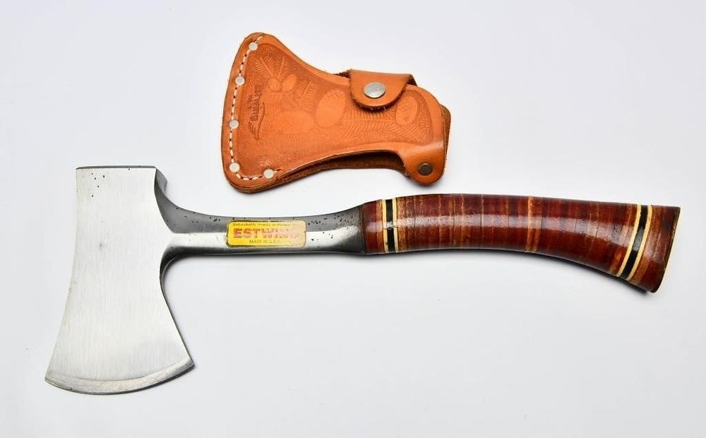 Lot 1169: Vintage Estwing 24A hatchet No.1 tooled leather