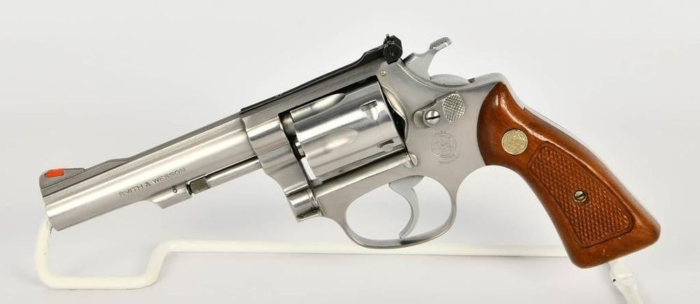 Lot 1338: Smith & Wesson Model 63 22/32 Kit Gun