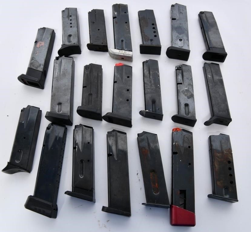 Lot 1382: 20 Unknown Unmarked Metal Magazines