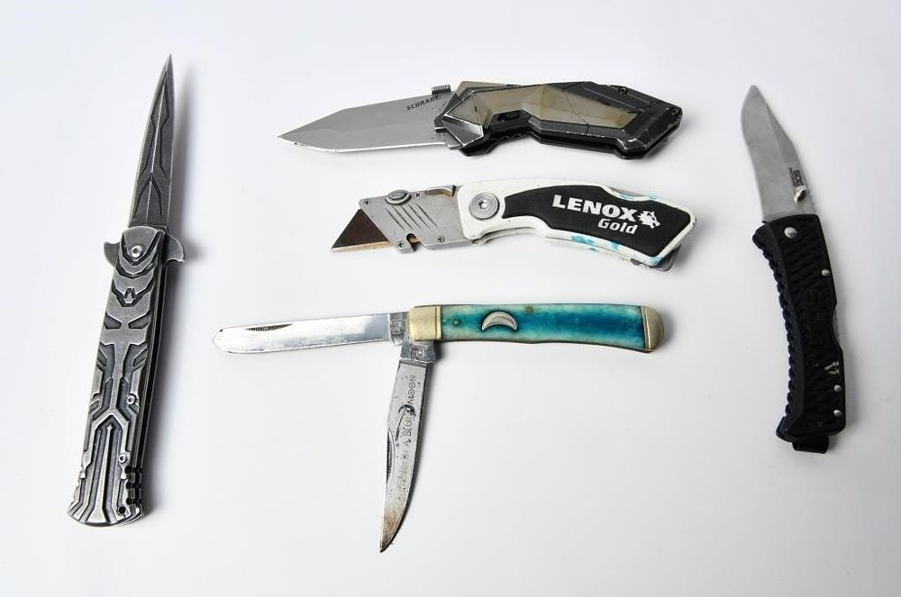 Lot 1667: 5 Various Style Folding Pocket Knives