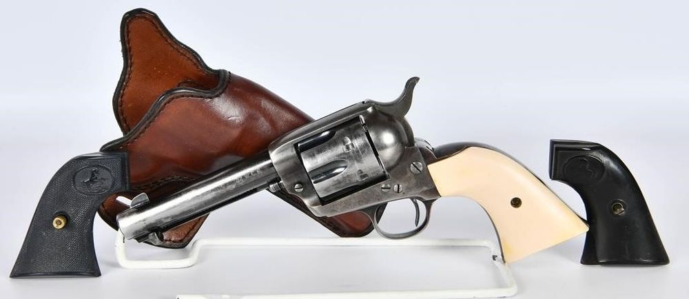 Lot 126: Colt Pre-War Single Action Army .32 WCF