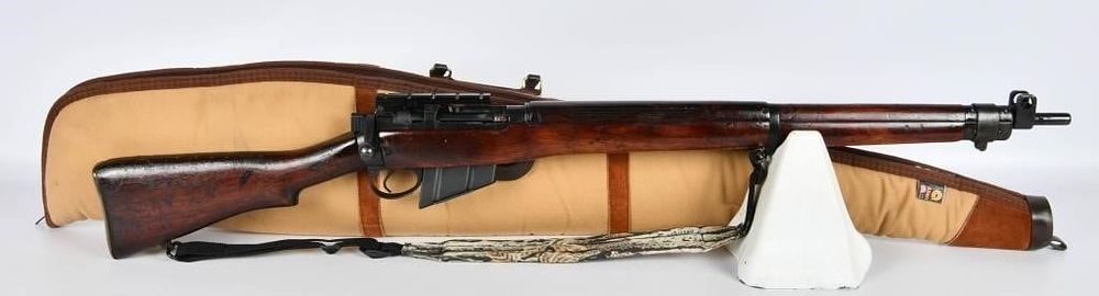 Lot 1272: Lee Enfield No.4 MK1* Long Branch Rifle