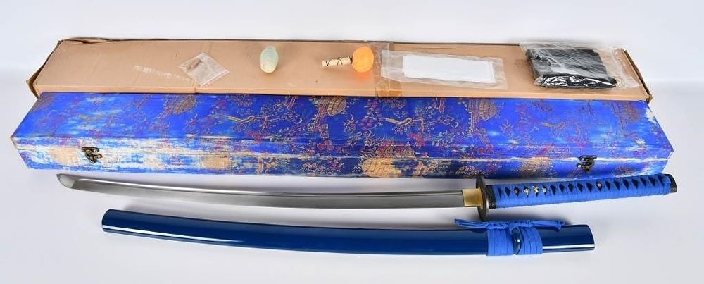 Lot 1622: New In Box Fantasy Katana Sword W/ Case