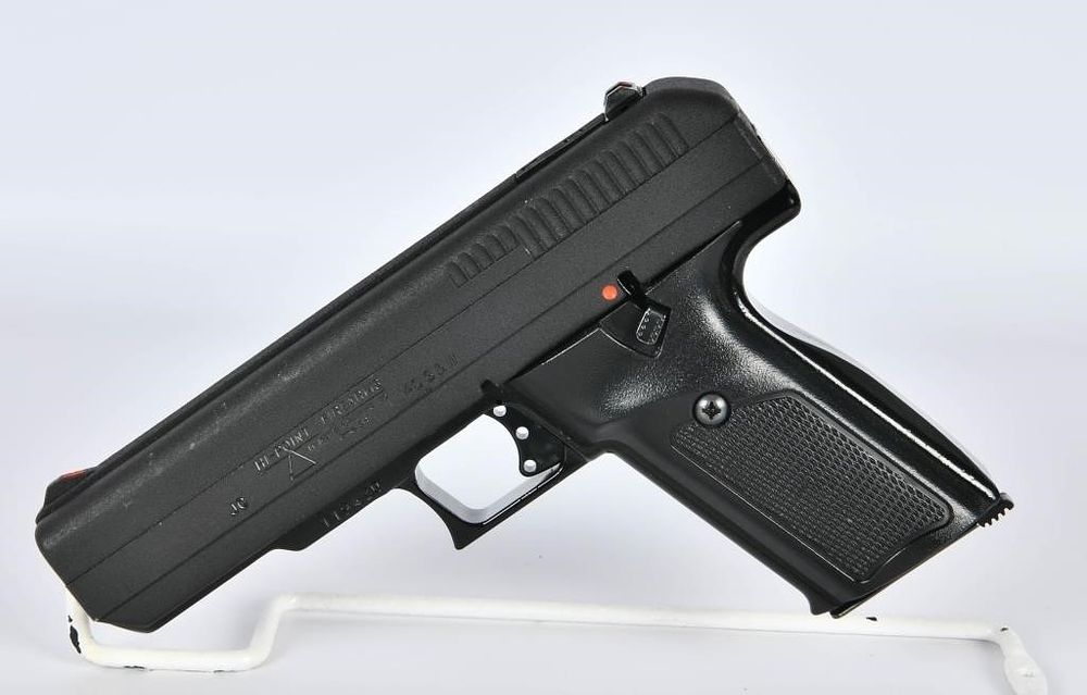 Lot 1635: Hi Point Model JC Semi Auto Pistol .40 S&W