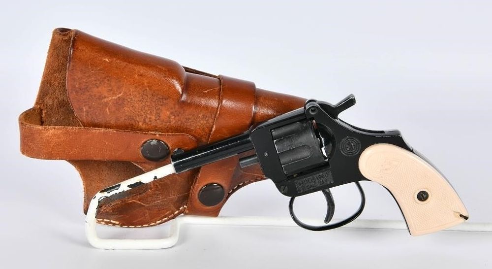 Lot 1692: Mondial Model 1960 .22 Blank Starter Pistol