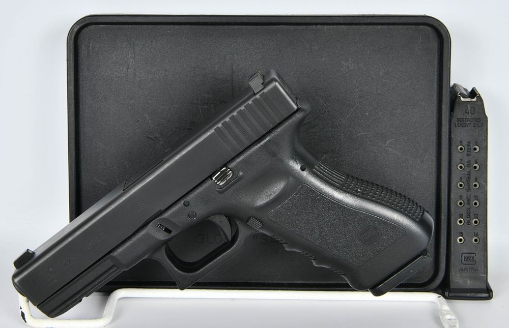 Lot 69: Glock G22 GEN 3 Semi Auto Pistol .40 S&W