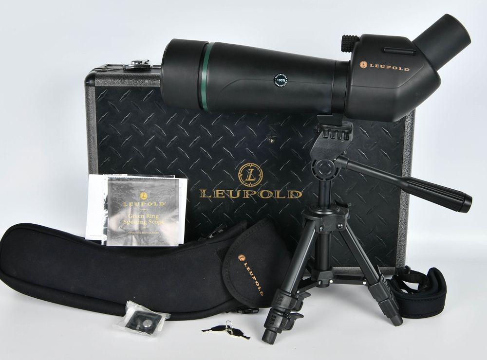 Lot 95: Leupold Green Ring variable spotting Scope with