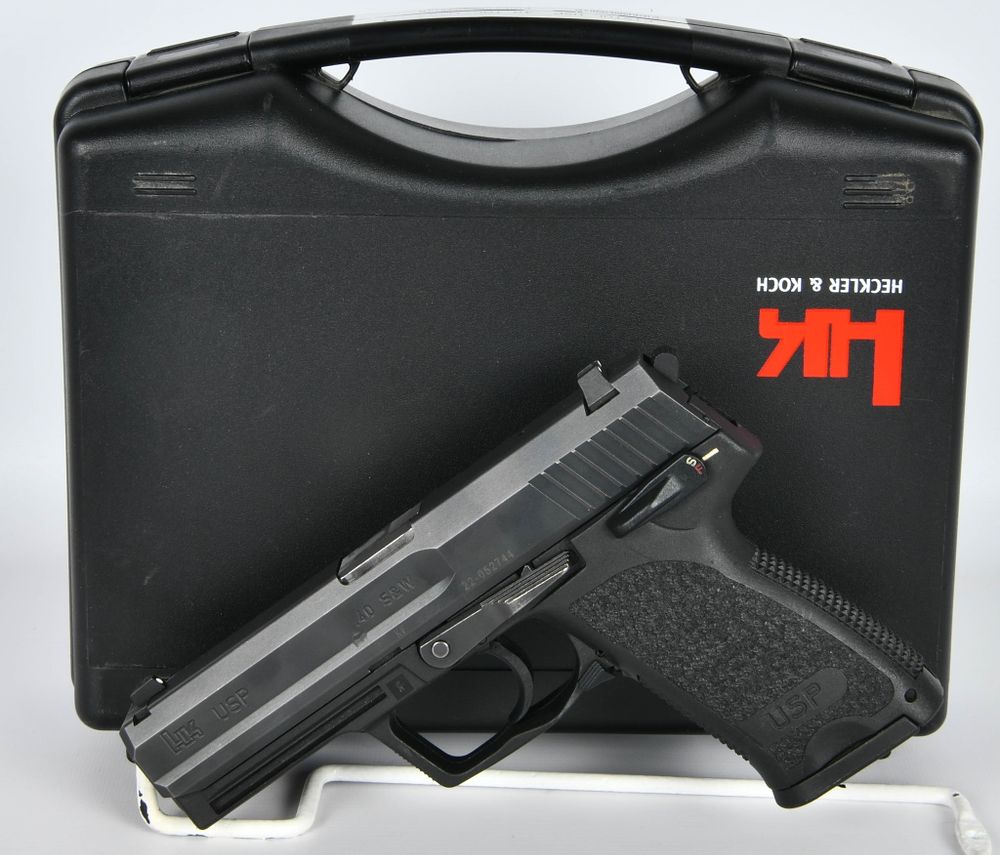 Lot 1242: Heckler & Koch HK USP .40 Cal Semi Auto Pistol