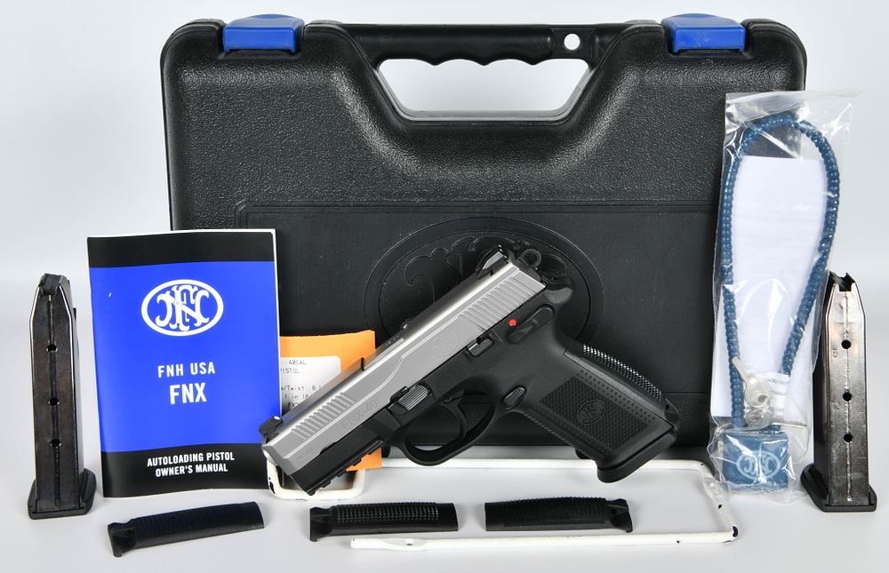Lot 1314: FN FNX-40 Semi Automatic Handgun .40 S&W