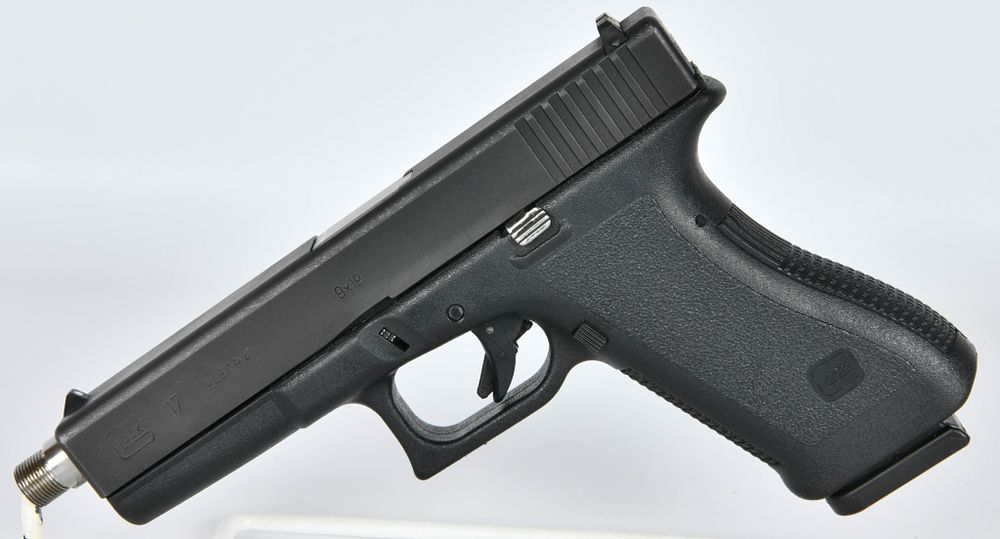 Lot 1368: GLOCK 17 Gen 3 Semi-Auto Pistol 9mm