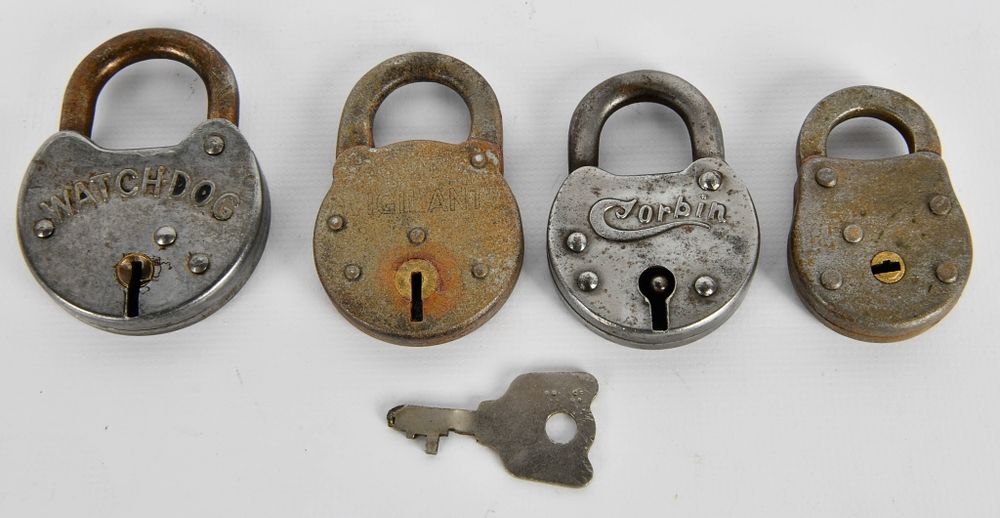 Lot 199: 4 Vintage Collectible Locks W/ 1 Key