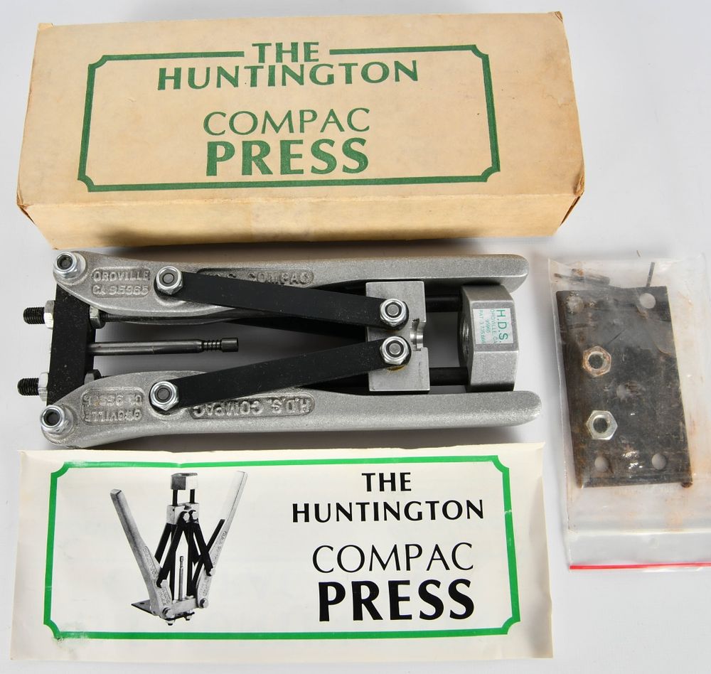 Lot 421: RARE HUNTINGTON COMPACT MANUAL PRESS TOOL
