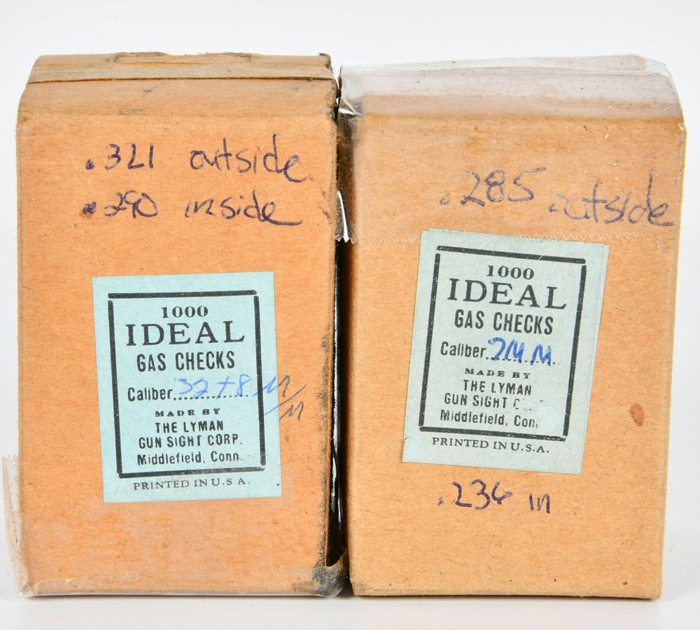 Lot 451: 2 boxes Ideal Gas Checks 7mm & 32 & 8mm