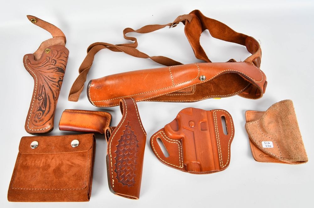 Lot 500: Leather Holsters various sizes & leather ammo pouc
