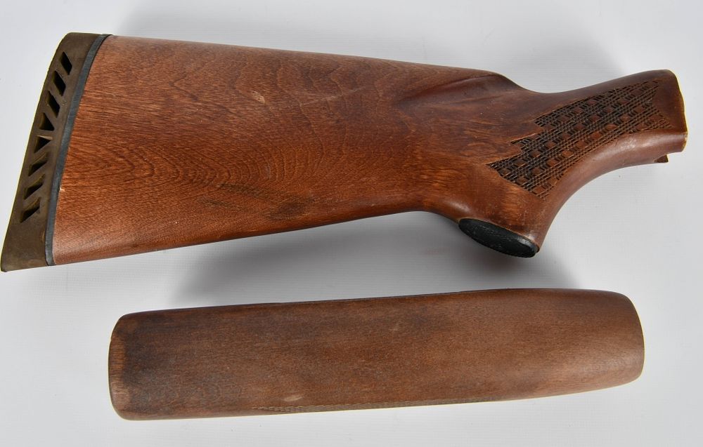 Lot 555: Checkered Wood Butt Stock & Forend
