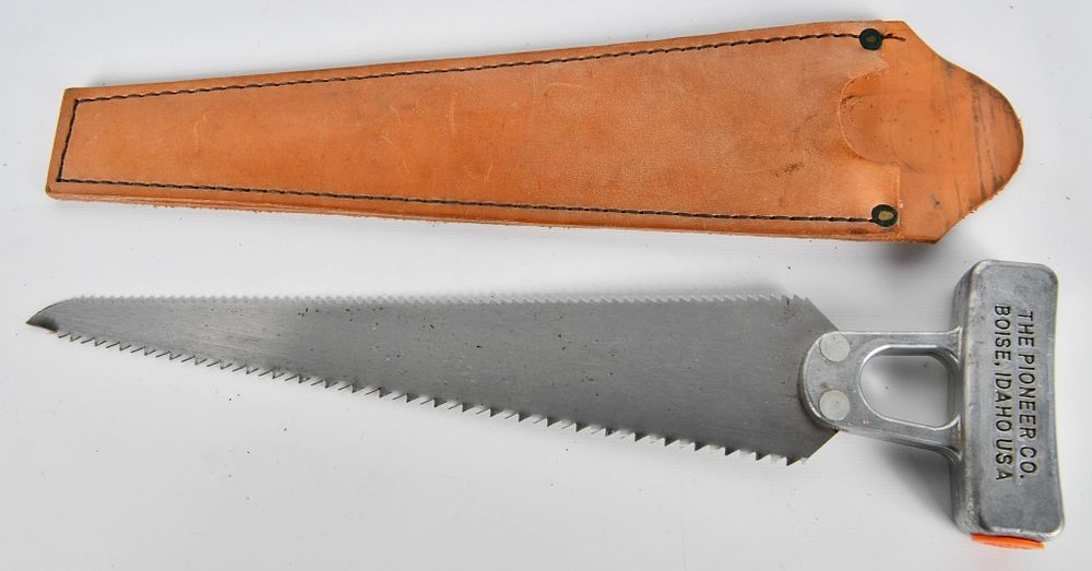 Lot 1075: Vintage Knapp Sport Saw W/ Leather Sheath