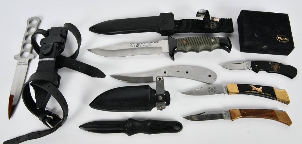 Lot 1177: (7) Various Fixed Blade & Folding knives as listed