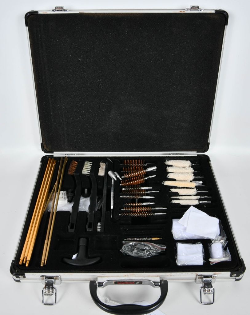 Lot 1190: Winchester Universal Gun Cleaning Kit