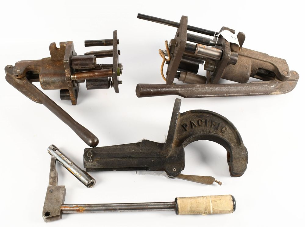 Lot 1239: 3 Vintage Herter's & Pacific Reloading Presses