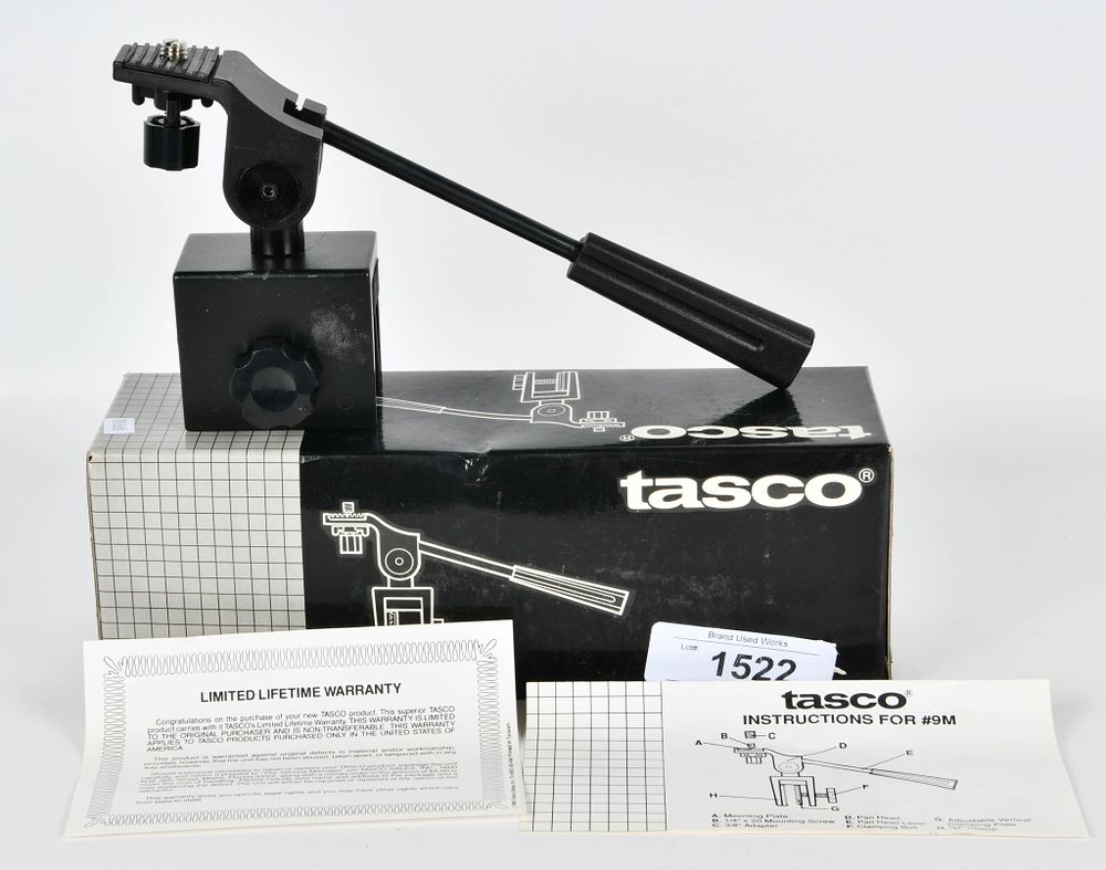 Lot 1522: New in the Box Tasco #9M Spotting Scope Mount