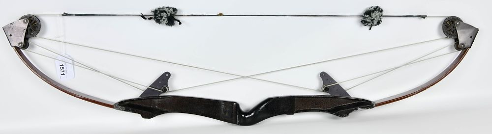Lot 1571: Vintage Bear Archery AMO Compound Bow