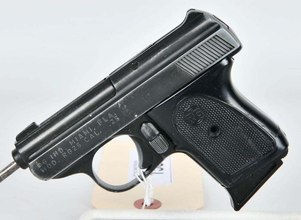 Lot 1581: RG Industries RG25 Semi Auto .25 caliber Pistol