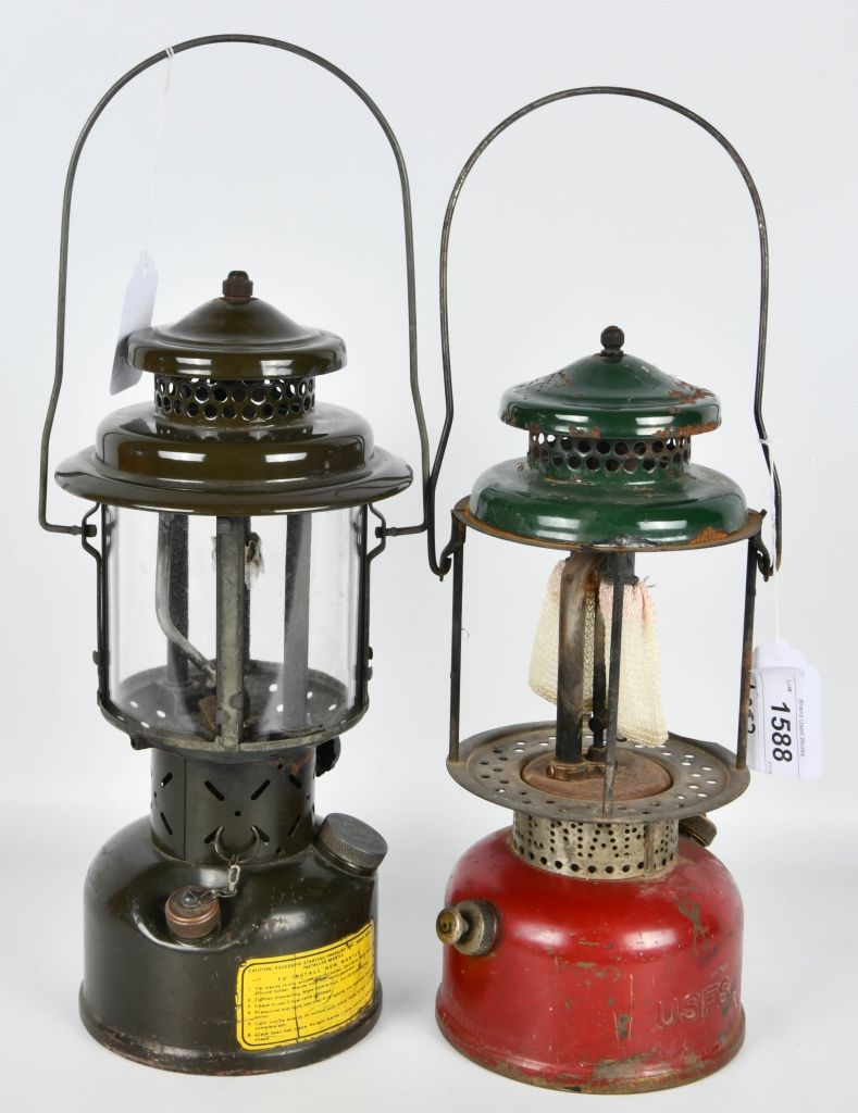 Lot 1588: 2 Vintage Coleman Oil Lanterns / Lamps
