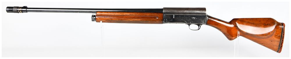 Lot 507: Browning 'Light Twelve' Semi-Automatic Shotgun, 12 Gauge, with Poly-Choke DELUXE and CRACKED BUTTSTOCK