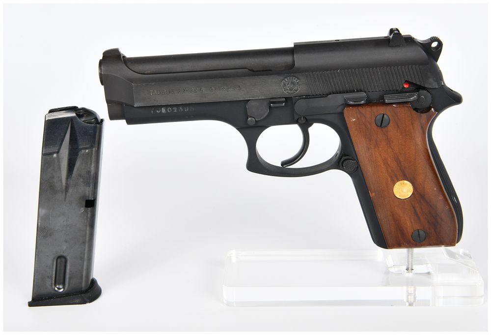 Lot 1281: TAURUS PT-92 C 9MM LUGER (9X19 PARA) Semi-Automatic Pistol
