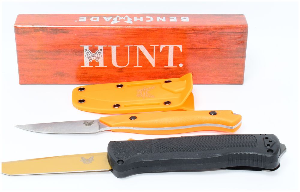 Lot 1361: A Pair of Benchmade Knives, including a Shootout 5370 and a Fixed Blade 15700