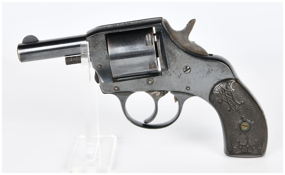Lot 1425: Harrington & Richardson Victor Double Action Revolver, .32 S&W CTGE