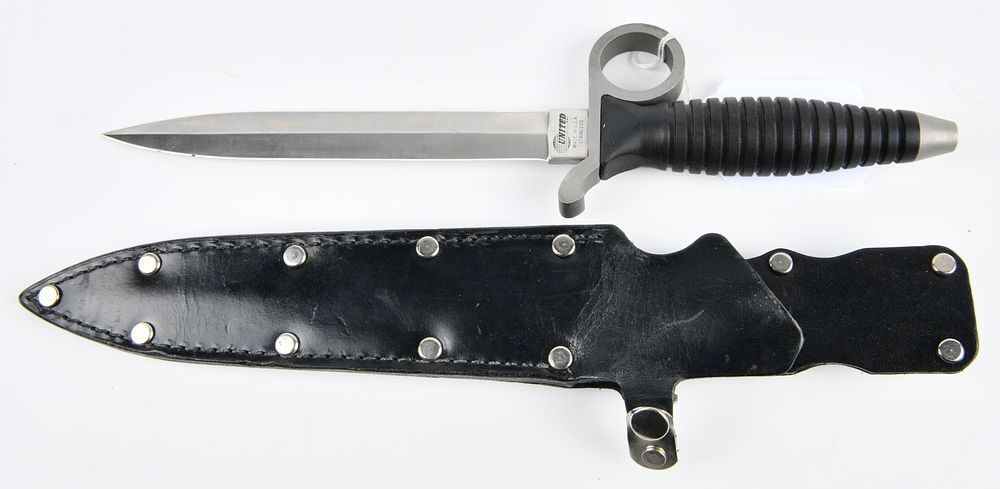 Lot 1193: A United Cutlery 'Terminator 2: Judgement Day' (T2) Replica Knife with Sheath, 1991