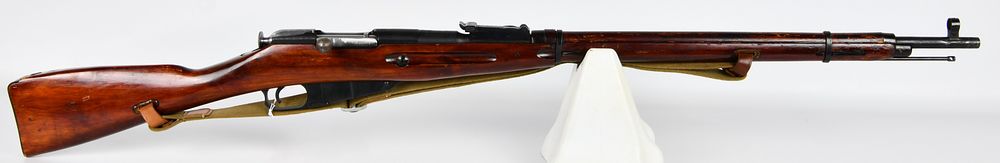 Lot 1251: Russian Izhevsk Mosin Nagant M91/30 Bolt-Action Rifle, Dated 1942