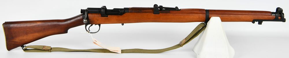 Lot 1278: British Lee-Enfield Short Magazine Lee-Enfield (SMLE) Mark III Bolt-Action Rifle, dated 1909