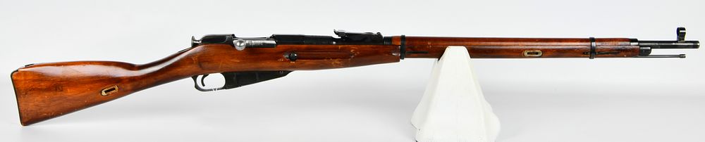 Lot 495: A Russian Izhevsk Mosin-Nagant M91/30 Bolt Action Rifle, 1925