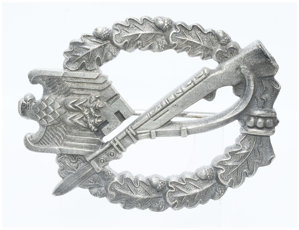 Lot 70: German WWII Infantry Assault Badge, Silver Grade