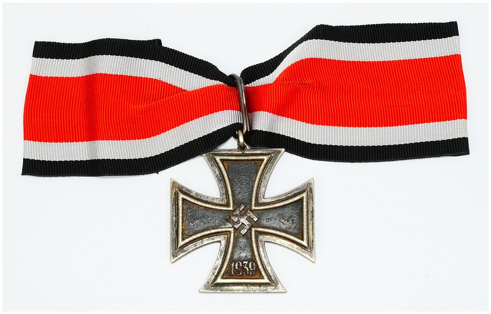 Lot 190: German 1939 Iron Cross 2nd Class with Ribbon