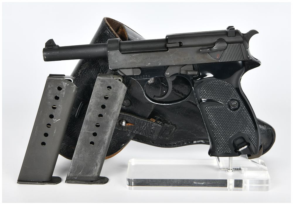 Lot 438: A Walther P1/P.38 1958 9mm Semi-Automatic Pistol with Two Magazines and Holster