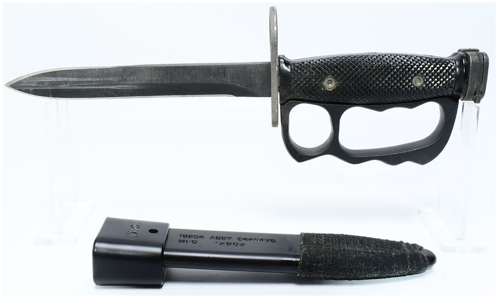 Lot 439: U.S. Vietnam Era M7 Knuckle Duster Bayonet Knife with M10 Scabbard