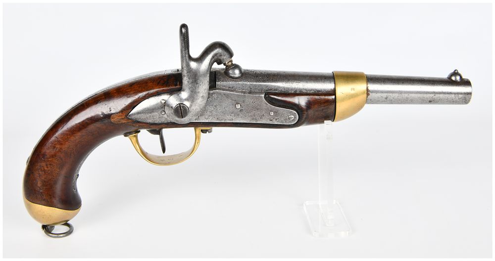 Lot 468: A French Model 1822 T-Bis Percussion Pistol by Mre Rle de St Etienne, dated 1822/1824