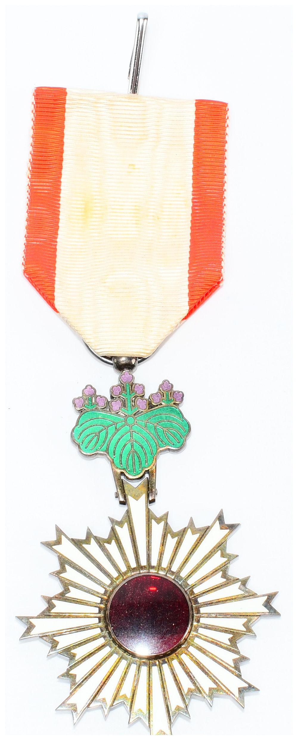 Lot 1039: Imperial Japanese WWII Era Order of the Rising Sun Medal