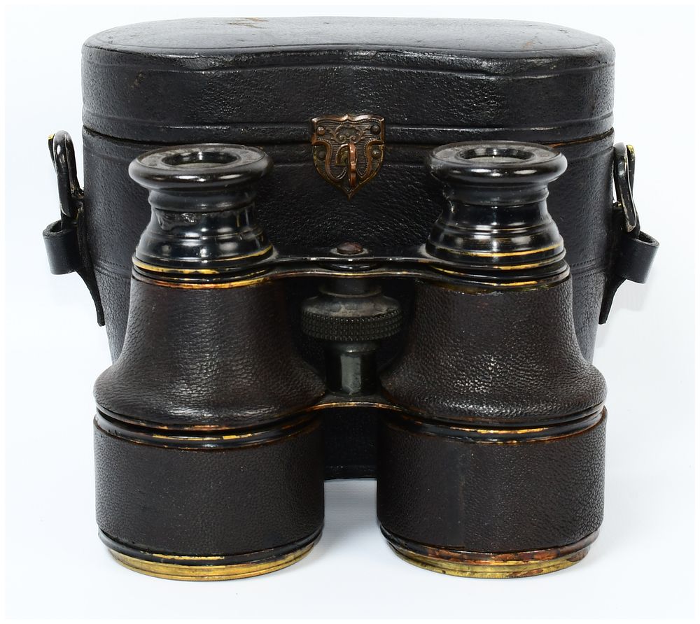 Lot 1058: A Pair of Late 19th / Early 20th Century Galilean-Style Opera Glasses, marked 'Paris', with Fitted Case